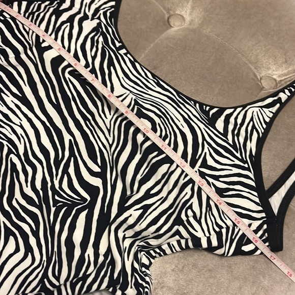 Michael Kors, one piece swimsuit, black and white zebra print, fully lined, new - Picture 9 of 10